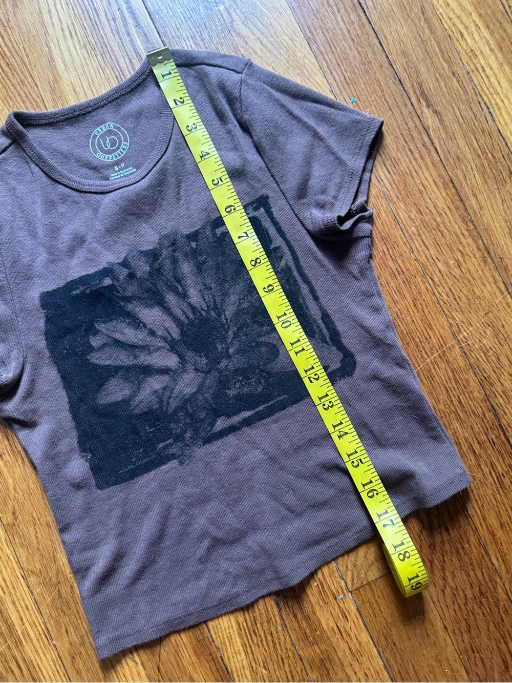 Urban Outfitters Brown Graphic Crop Tee - Picture 6 of 7